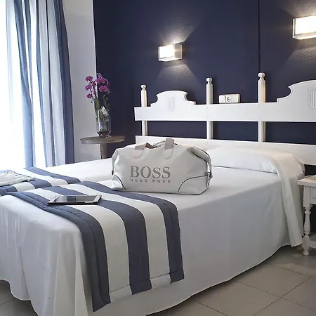 فندق Els Pins 3*