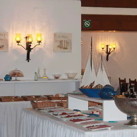 Els Pins فندق 3*